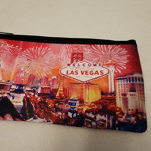 Las Vegas Pink Padded Wristlet - Picture 2 of 8